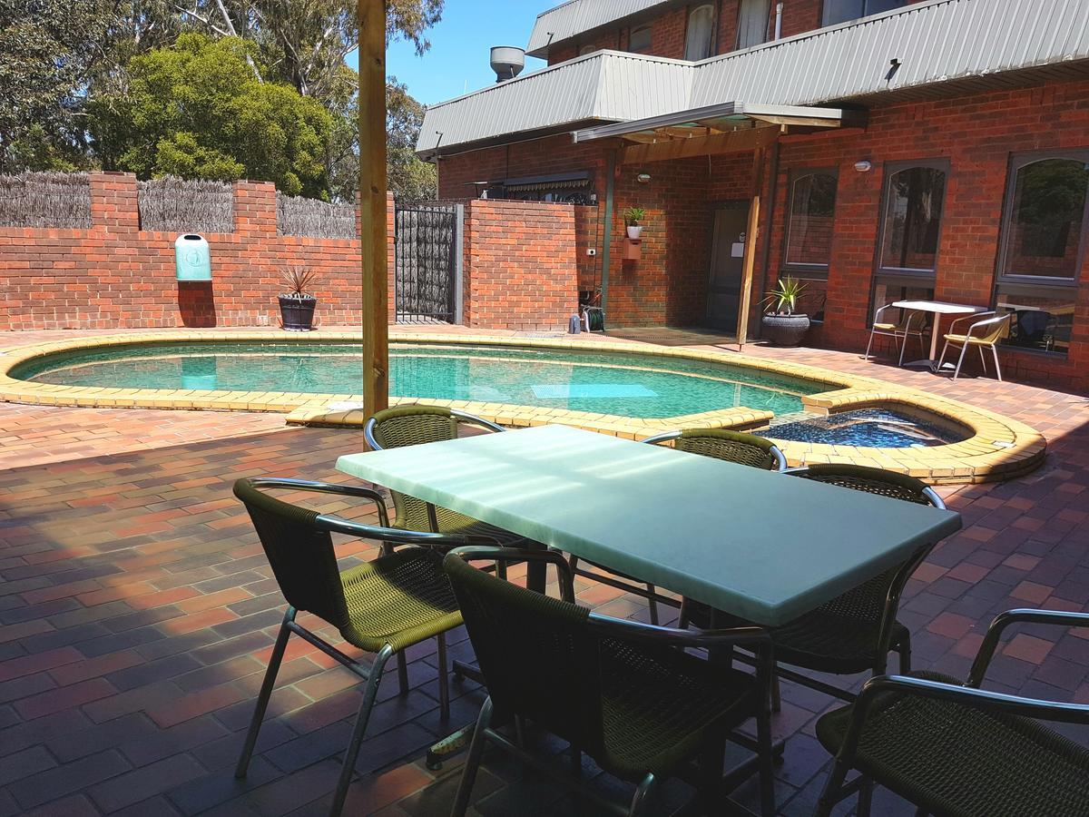 Hotel Cavalier Wantirna South Exterior foto